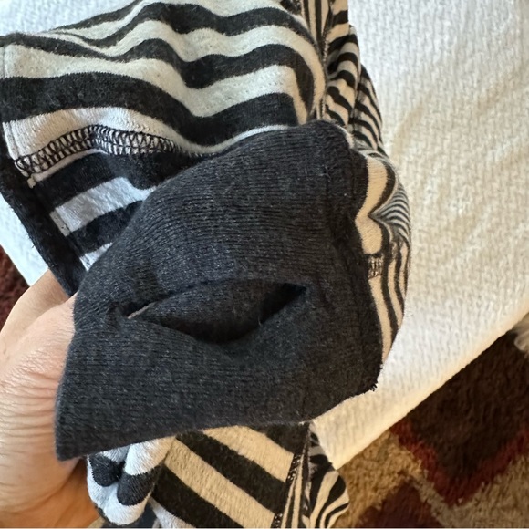 Lululemon In A Cinch Long Sleeve Tee Heathered Black size 6 - Picture 6 of 8